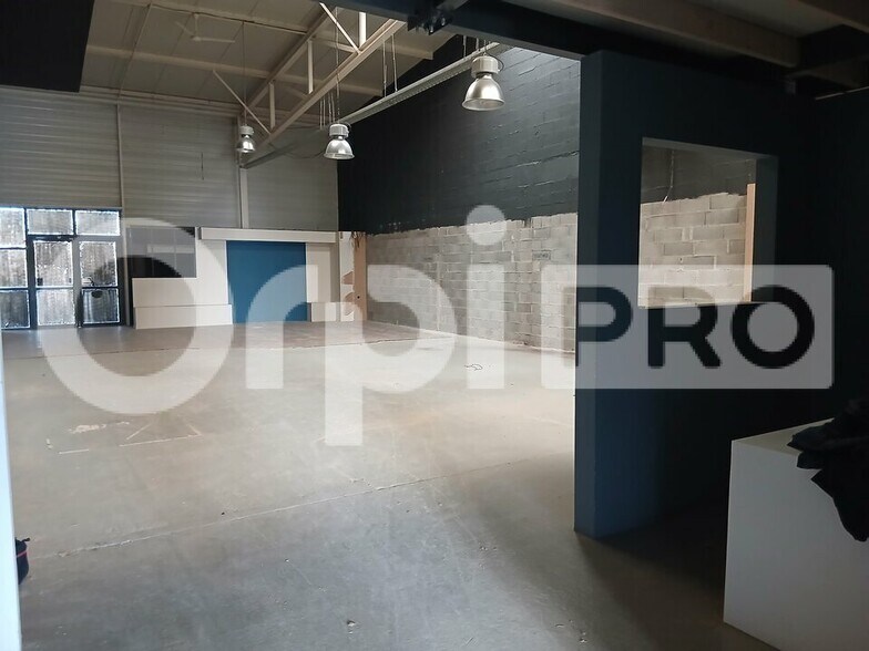 Retail in Nîmes for lease - Interior Photo - Image 2 of 6
