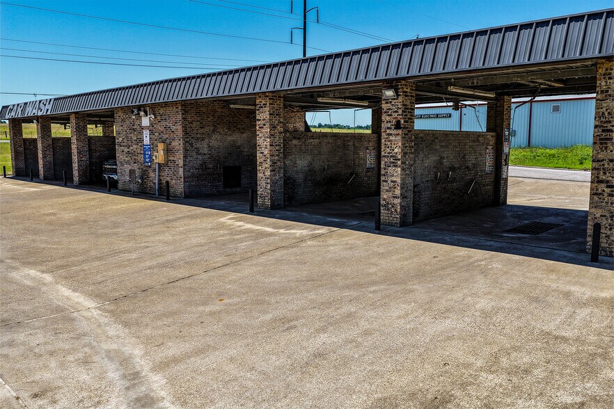 1902 American Legion dr, Huntsville, TX à vendre - Photo du bâtiment - Image 3 de 44