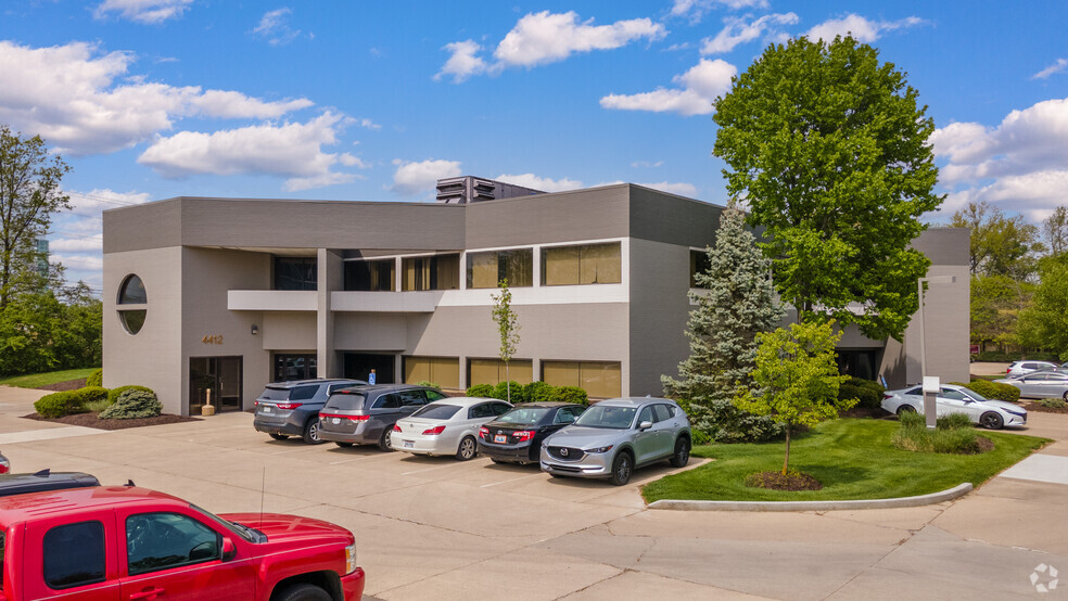 4410-4412 Carver Woods Dr, Blue Ash, OH for lease - Building Photo - Image 1 of 5