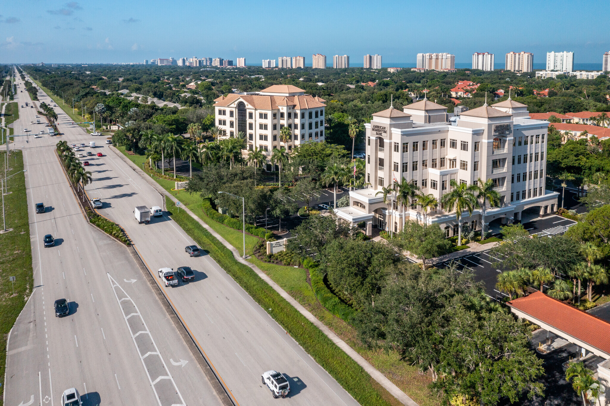 8625 Tamiami Trl N, Naples, FL à louer Photo du b timent- Image 1 de 15