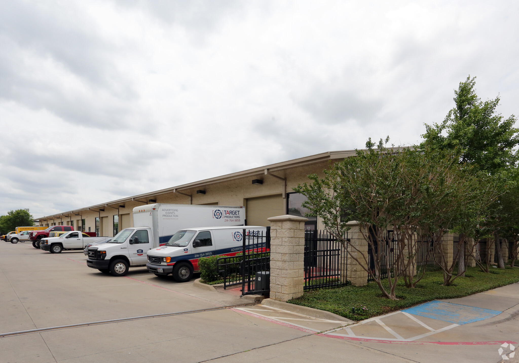 3738 Haggar Way, Dallas, TX for lease Primary Photo- Image 1 of 5