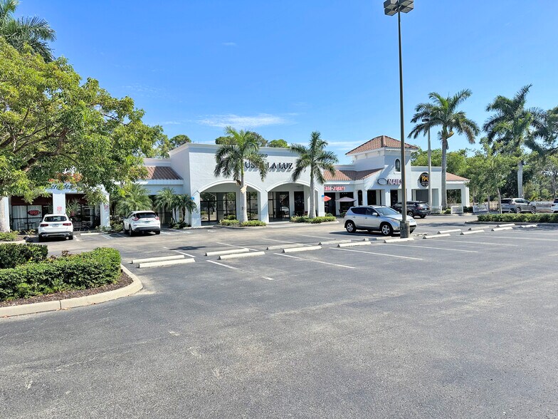 13500 Tamiami Trl N, Naples, FL à louer - Photo du bâtiment - Image 3 de 3