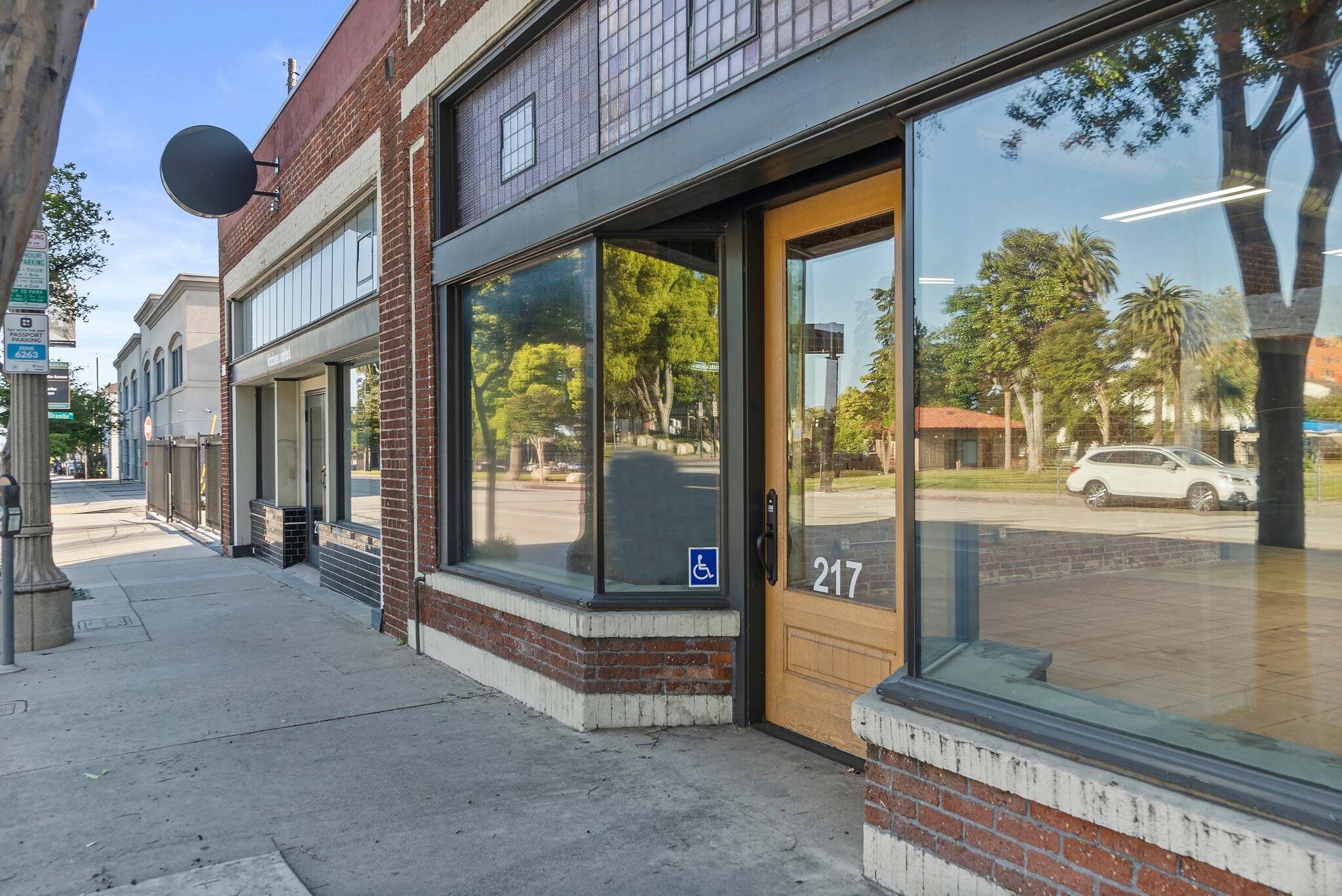 207 S Fair Oaks Ave, Pasadena, CA for lease Primary Photo- Image 1 of 9