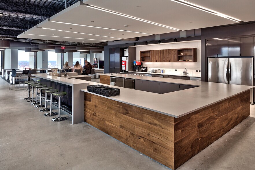 1 S Clinton Ave, Rochester, NY à louer - Photo du bâtiment - Image 2 de 13