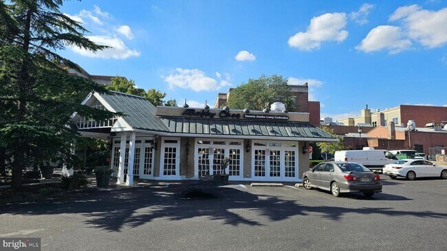 Plus de détails pour 33 W Collings Ave, Collingswood, NJ - Commerce de détail à vendre