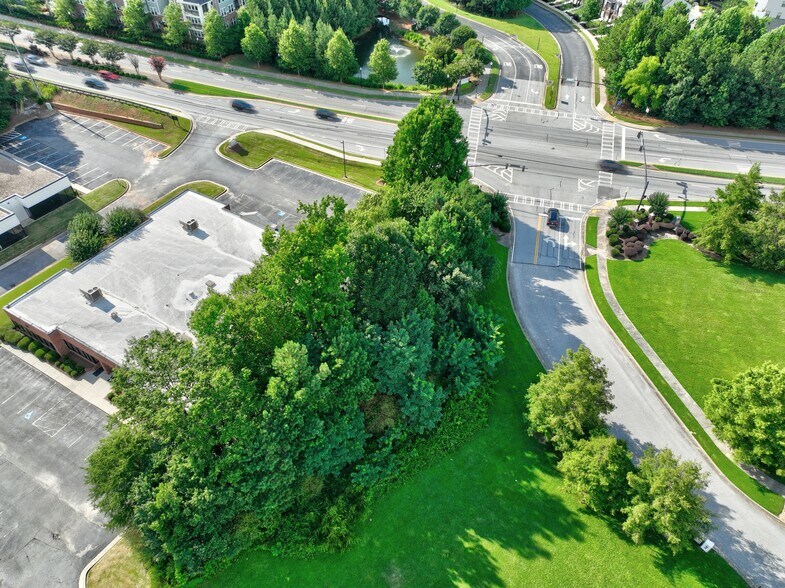 500 W Lanier Ave, Fayetteville, GA à louer - Photo du bâtiment - Image 2 de 14