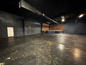 10126 Jensen Dr, Houston, TX for lease Interior Photo- Image 2 of 9