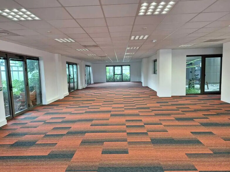 Bureau dans Le Haillan à louer - Photo du bâtiment - Image 3 de 14