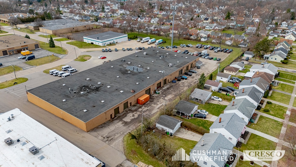 4346-4376 Cranwood Pky, Warrensville Heights, OH for lease - Building Photo - Image 2 of 5
