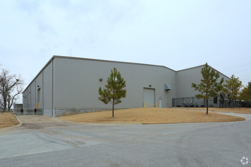 3702 S Elwood Ave, Tulsa, OK à louer - Photo du bâtiment - Image 3 de 3