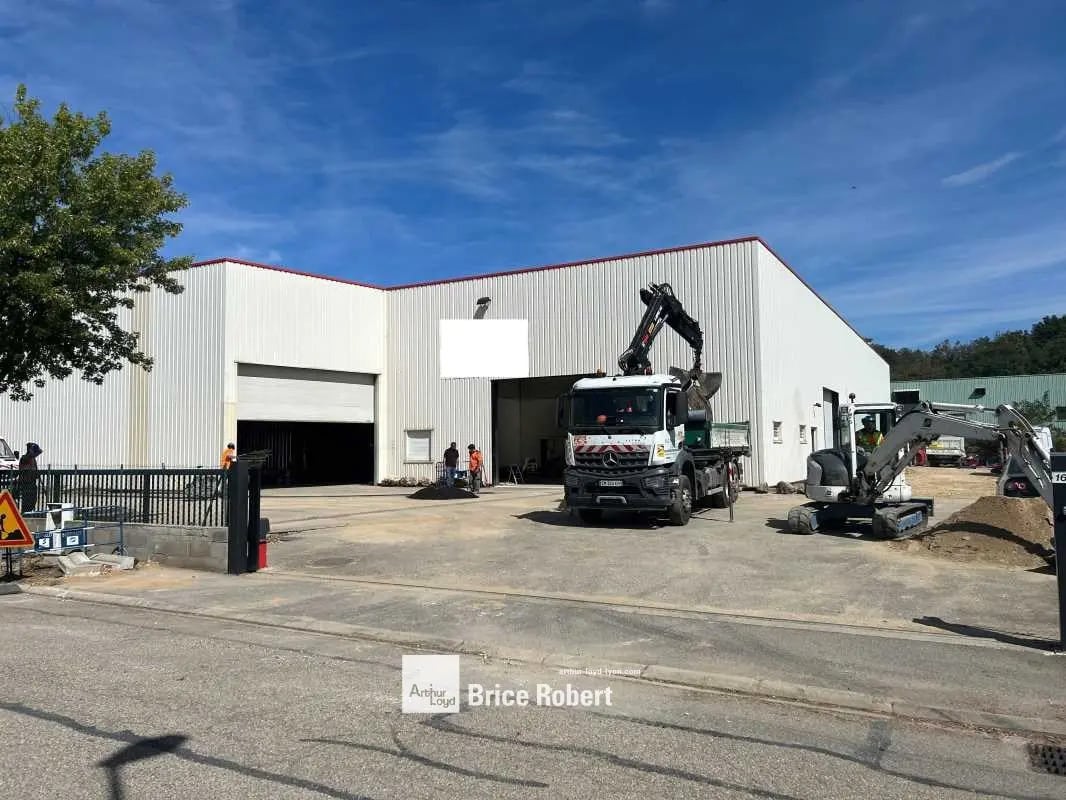 Flex in Millery for lease Building Photo- Image 1 of 5