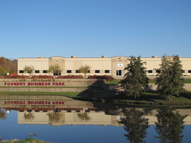 731 N 17th St, St Charles, IL for lease - Building Photo - Image 1 of 14