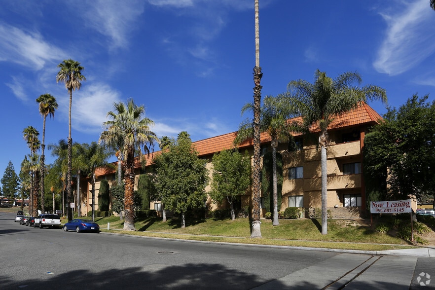 210-Unit Value-Add Portfolio in So Cal portfolio of 3 properties for sale on LoopNet.ca - Primary Photo - Image 2 of 3