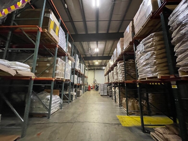 431 Somerville St, Manchester, NH for lease - Interior Photo - Image 2 of 13