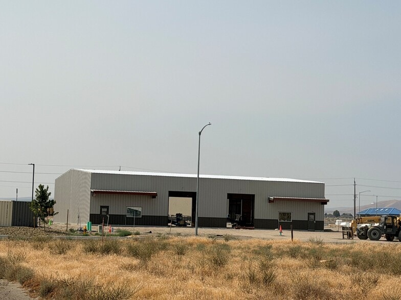 2605 Robertson Dr, Richland, WA for lease - Building Photo - Image 2 of 16