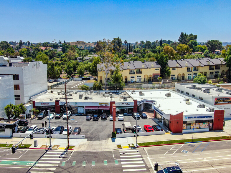 22982-23010 Ventura Blvd, Woodland Hills, CA for lease - Building Photo - Image 2 of 8