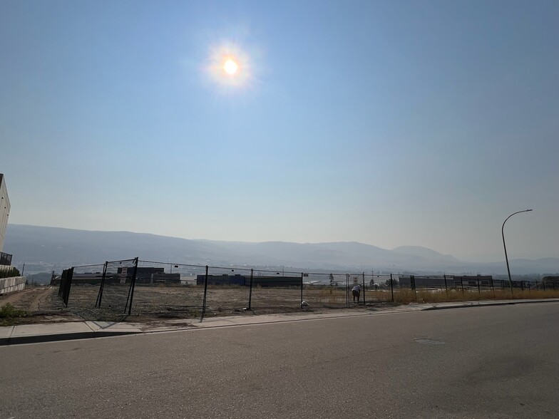 2075 Matrix Cres, Kelowna, BC for lease - Building Photo - Image 3 of 6