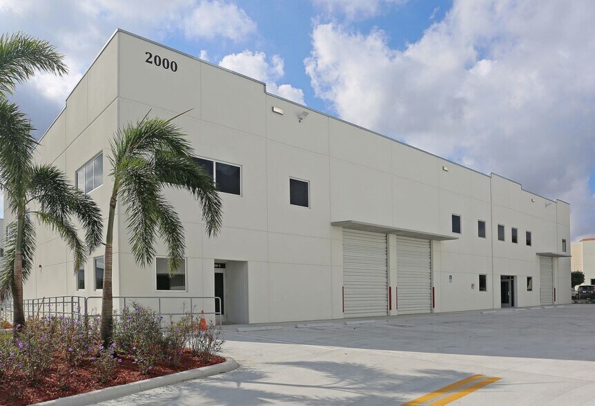 2000 NW 133rd Ave, Doral, FL à louer - Photo du bâtiment - Image 1 de 4