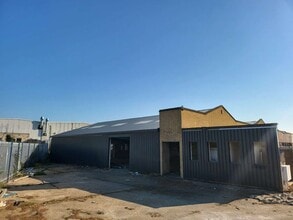 Bruce Grv, Wickford for lease Building Photo- Image 1 of 1