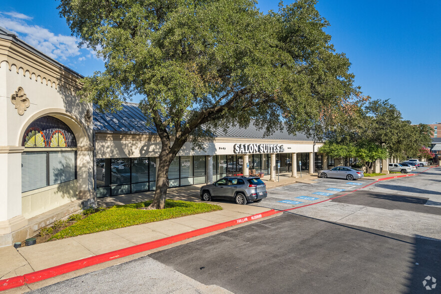 900 W Airport Fwy, Hurst, TX for lease - Building Photo - Image 1 of 14