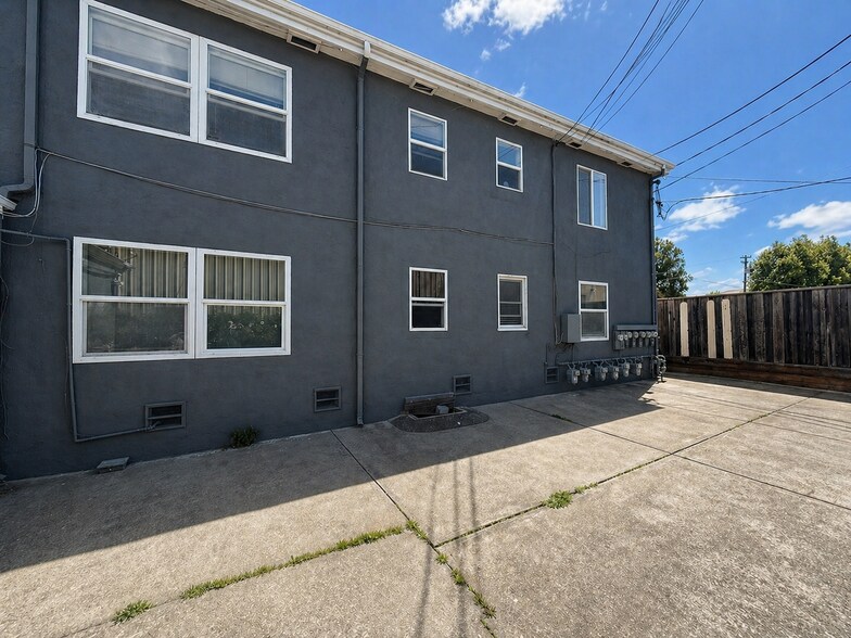 825 San Leandro Blvd, San Leandro, CA à vendre - Photo du bâtiment - Image 3 de 7