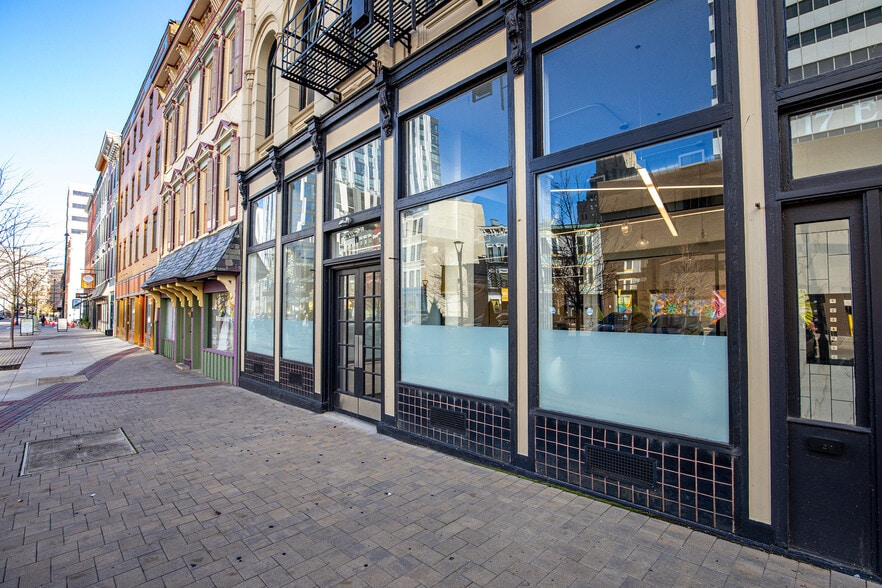 17-19 E Court St, Cincinnati, OH for lease - Building Photo - Image 2 of 21