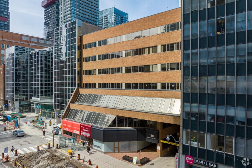 110 Eglinton Ave E, Toronto, ON à louer - Photo du bâtiment - Image 2 de 3