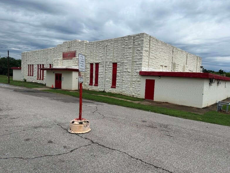 306 E Neil Armstrong Pl, Tishomingo, OK for sale - Building Photo - Image 2 of 2