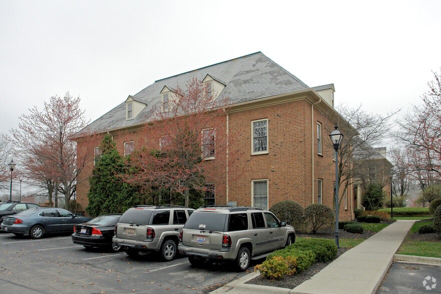130 Northwoods Blvd, Columbus, OH à louer - Photo du bâtiment - Image 3 de 4