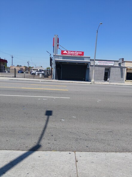 2049 W Manchester Ave, Los Angeles, CA à vendre - Photo du bâtiment - Image 3 de 3