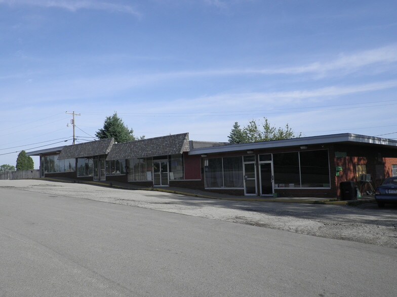 3 W Hempfield Dr, Irwin, PA à louer - Photo du bâtiment - Image 2 de 24