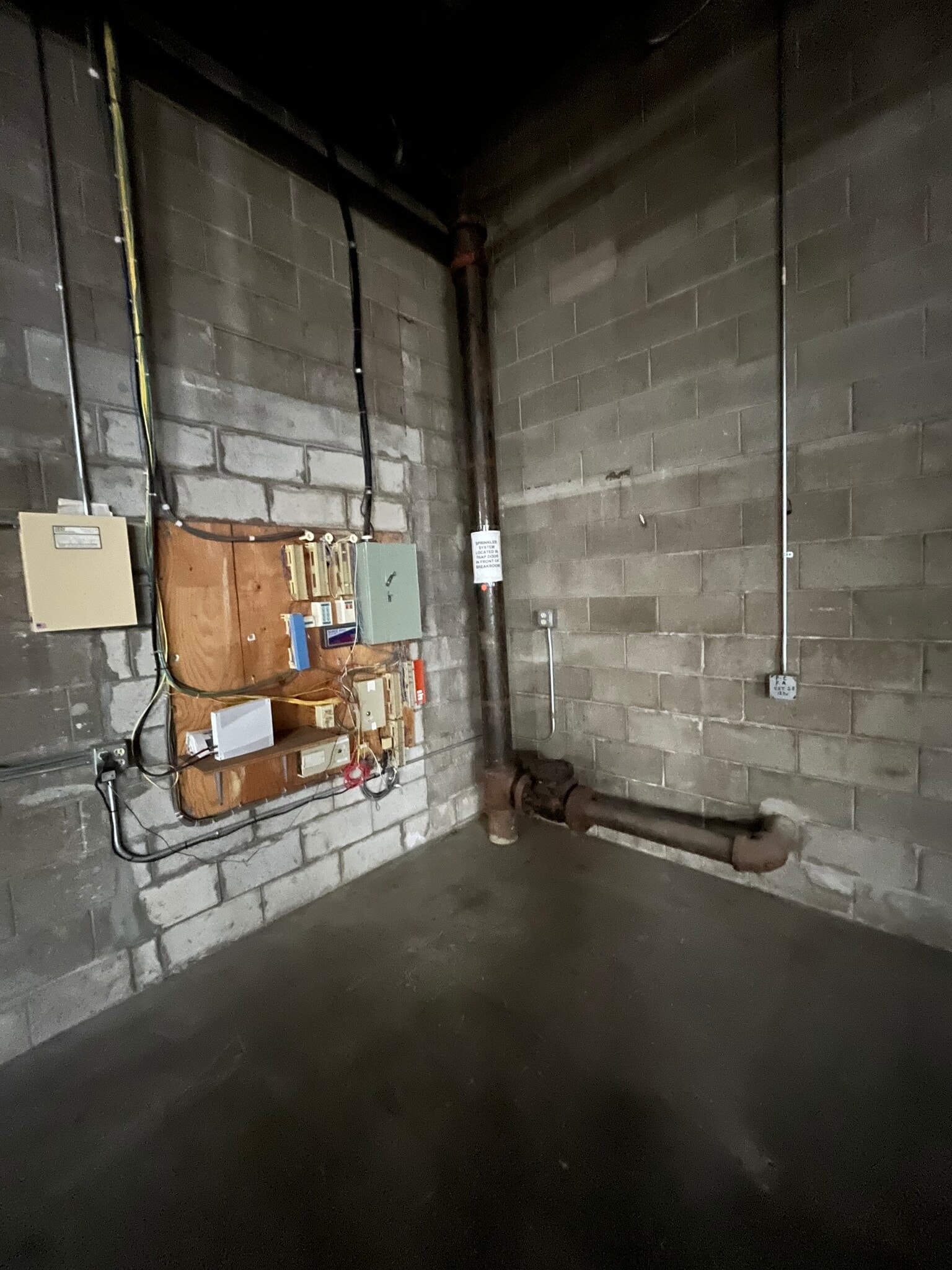 9220 W Greenfield Ave, Milwaukee, WI à louer Photo du bâtiment- Image 1 de 4