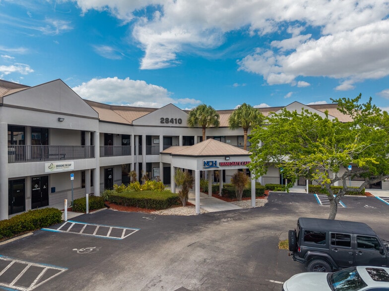 28410 Bonita Crossing Blvd, Bonita Springs, FL for lease - Building Photo - Image 2 of 16