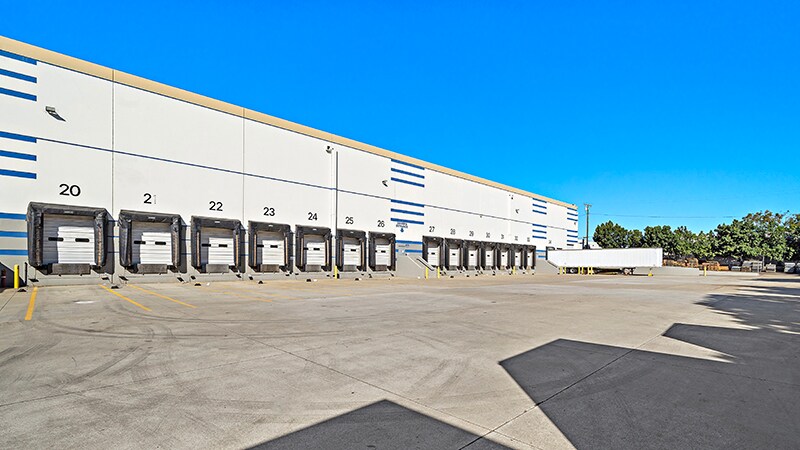 2164 N Batavia St, Orange, CA à vendre - Photo du bâtiment - Image 3 de 5