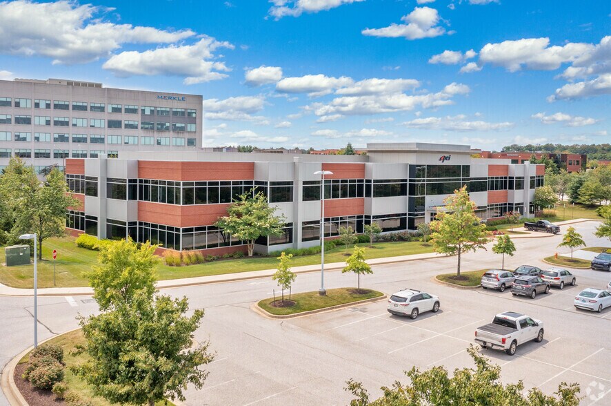6811 Benjamin Franklin Dr, Columbia, MD à louer - Photo du bâtiment - Image 2 de 6