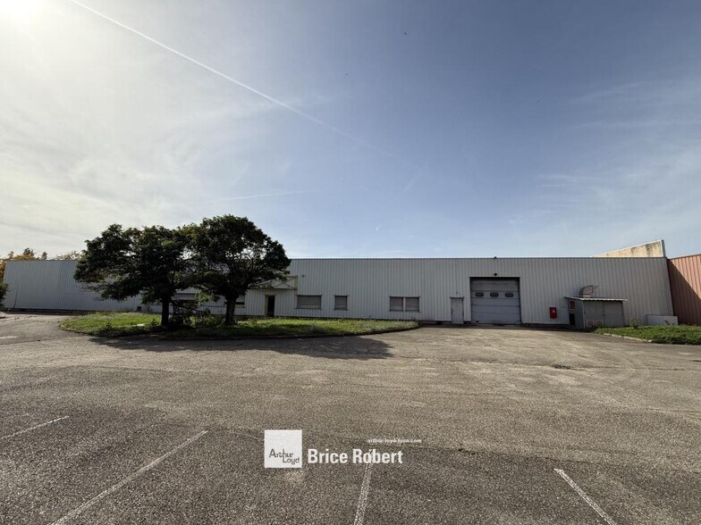 7 Allée Général Benoist, Bron for sale - Building Photo - Image 2 of 5