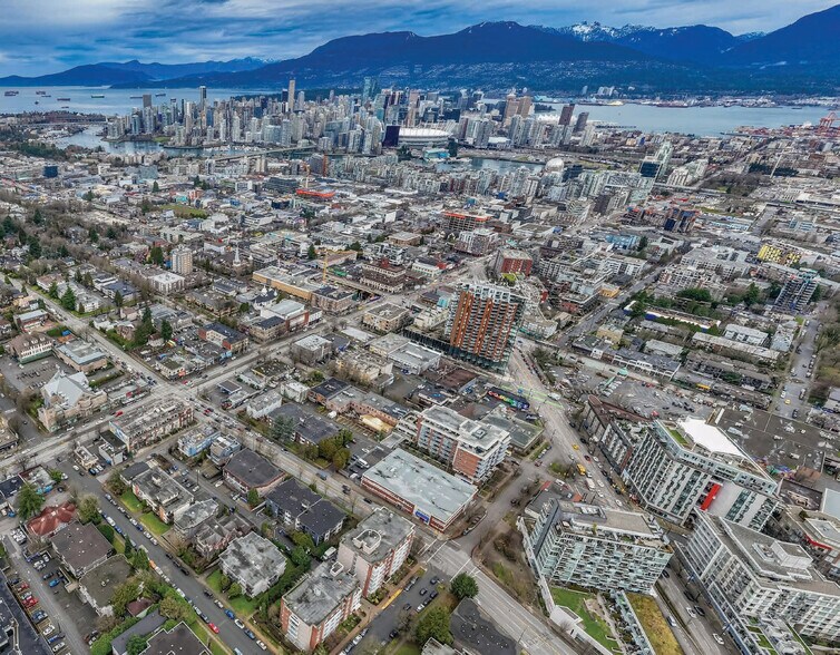 245-265 12th Av E, Vancouver, BC à vendre - Photo du bâtiment - Image 1 de 5