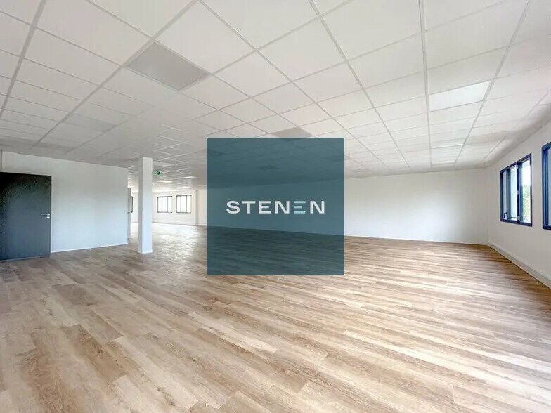 480 Route De Berre, Éguilles for lease - Interior Photo - Image 2 of 5
