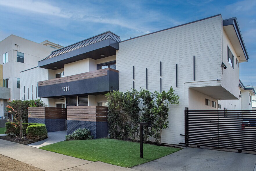 1711 Granville Ave, Los Angeles, CA à vendre - Photo du bâtiment - Image 2 de 22