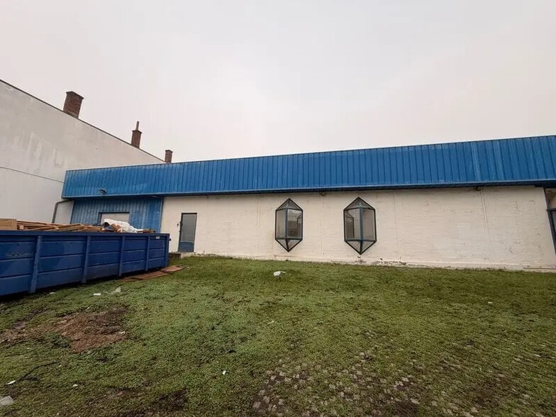 Flex in Villeurbanne for sale - Building Photo - Image 2 of 8