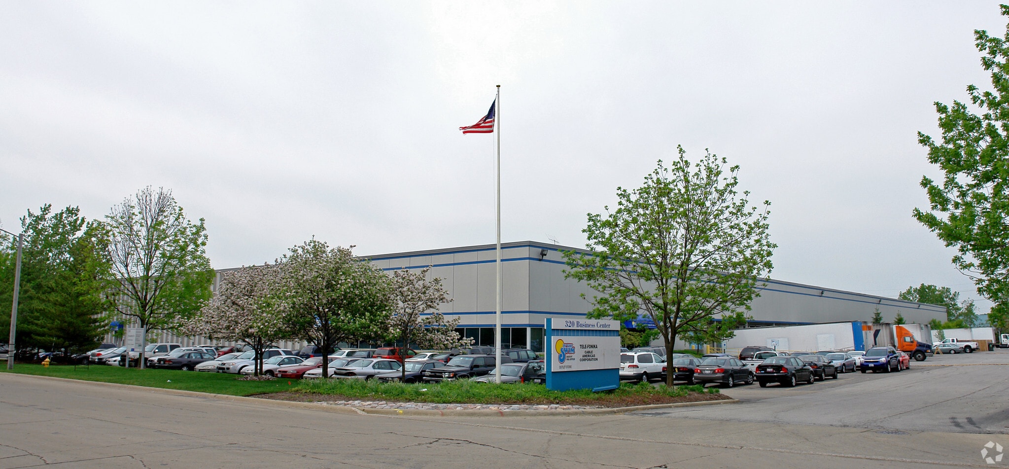 320-360 Industrial Dr, West Chicago, IL for lease Building Photo- Image 1 of 3