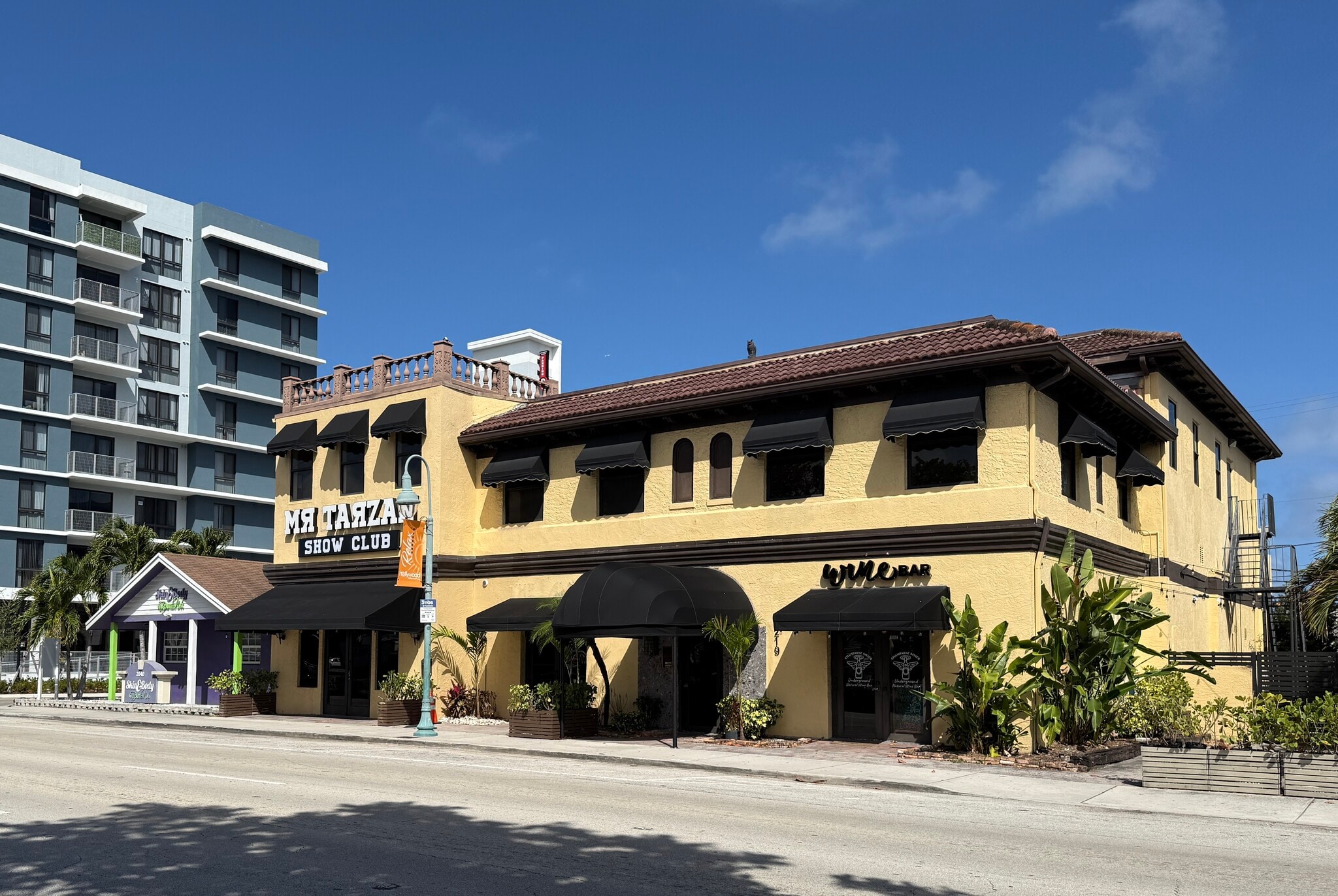 219 N 21st Ave, Hollywood, FL for lease Primary Photo- Image 1 of 71