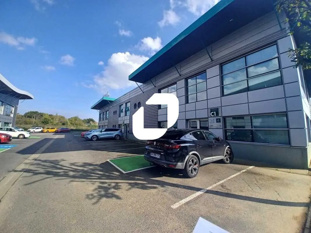 Office in Floirac for lease Building Photo- Image 1 of 12