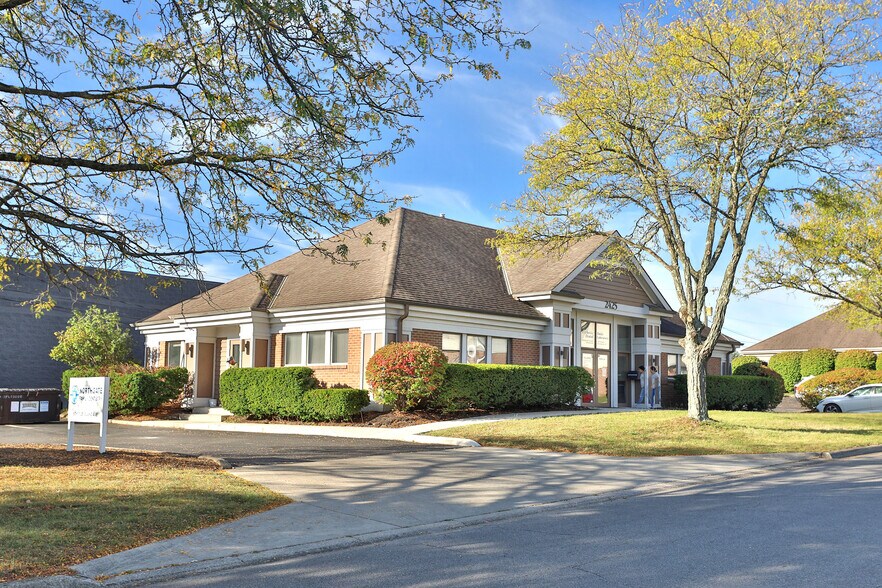 2425 Deewood Dr, Columbus, OH à vendre - Photo du bâtiment - Image 2 de 32