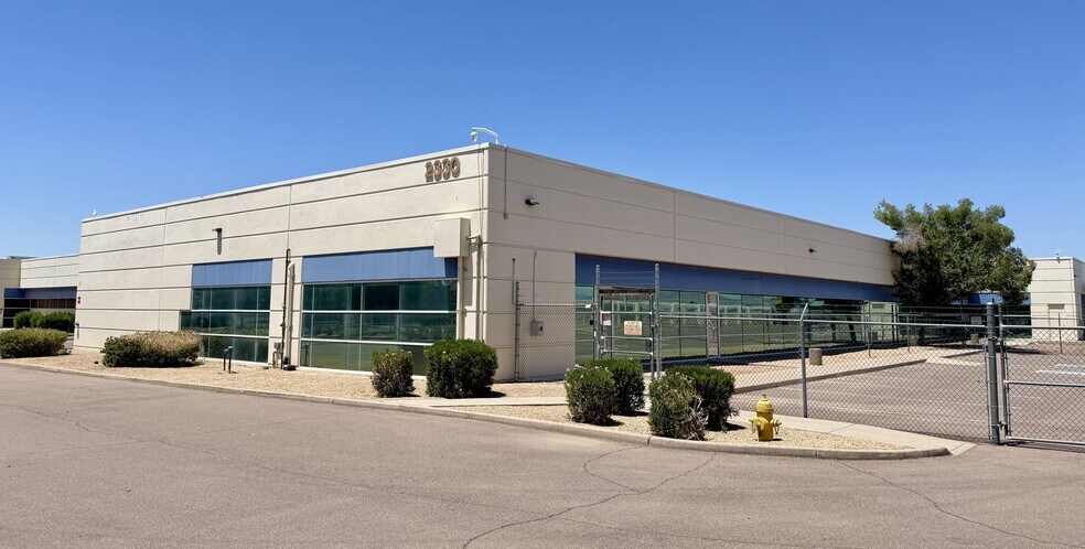 2330 E Jones Ave, Phoenix, AZ à louer - Photo du bâtiment - Image 2 de 4
