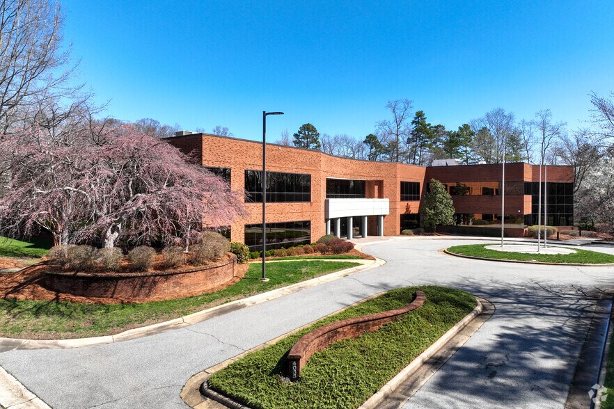 4035 Piedmont Pky, High Point, NC for sale - Building Photo - Image 2 of 6