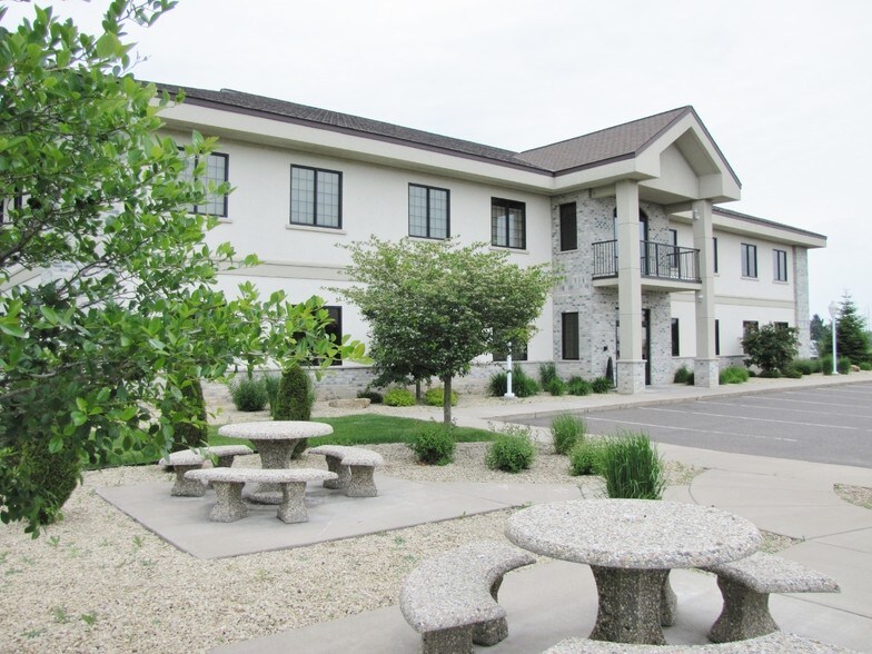 2021 Cenex Dr, Rice Lake, WI à louer - Photo du bâtiment - Image 2 de 6