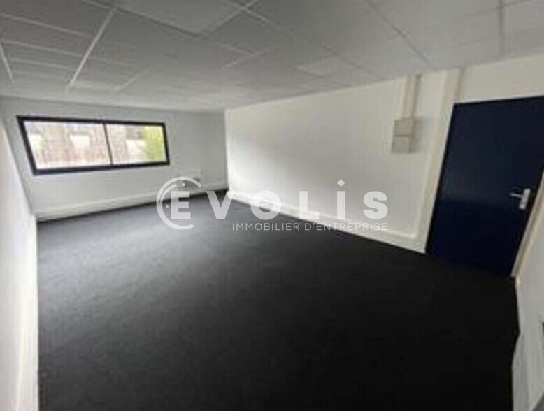 Office in Tresses for lease - Interior Photo - Image 2 of 2