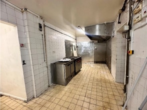 28 High St, Warminster à louer Photo intérieure- Image 2 de 2