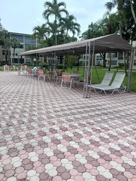 2901 NW 48th Ave, Lauderdale Lakes, FL à vendre - Photo du bâtiment - Image 3 de 25